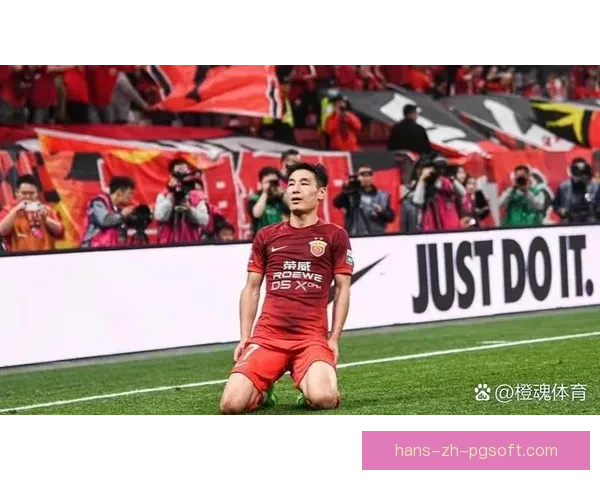 上海海港连续称霸中超联赛 武磊荣膺金靴再创辉煌 上海海港连续称霸中超联赛 武磊荣膺金靴再创辉煌